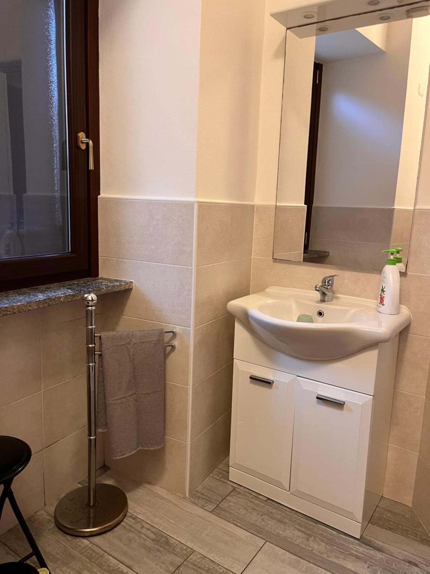 Il Cortile Como Single & Double Room In Apartment No Hotel Bagian luar foto