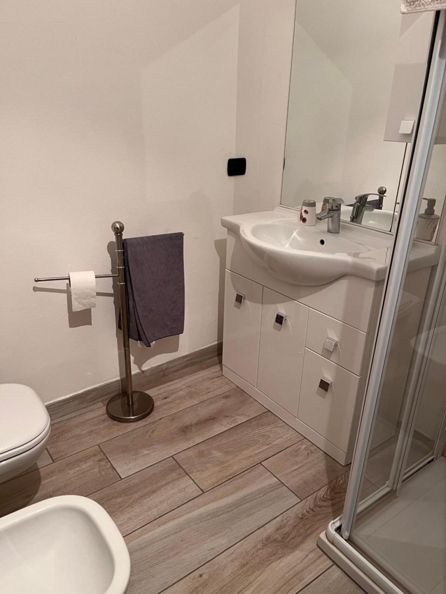 Il Cortile Como Single & Double Room In Apartment No Hotel Bagian luar foto