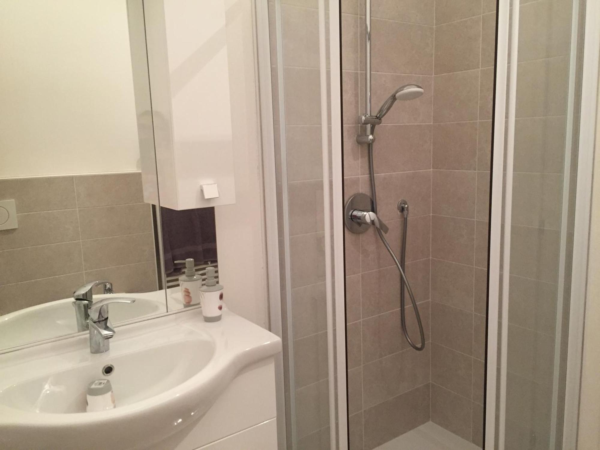 Il Cortile Como Single & Double Room In Apartment No Hotel Bagian luar foto
